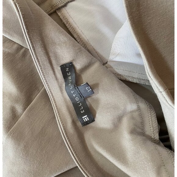 Elliott Lauren - Picture 1 of 3